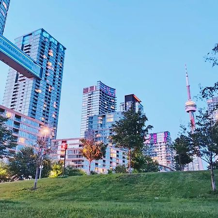 Upscale Downtown Toronto Condos By Cn Tower Extérieur photo