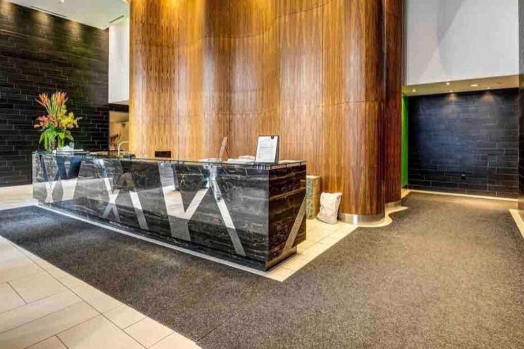 Upscale Downtown Toronto Condos By Cn Tower Extérieur photo