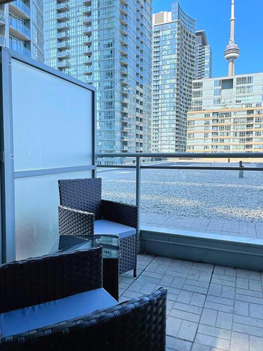 Upscale Downtown Toronto Condos By Cn Tower Extérieur photo