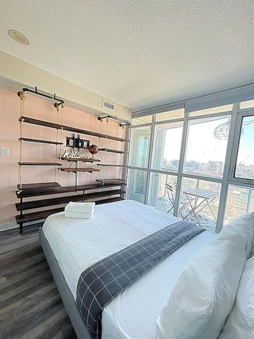 Upscale Downtown Toronto Condos By Cn Tower Extérieur photo