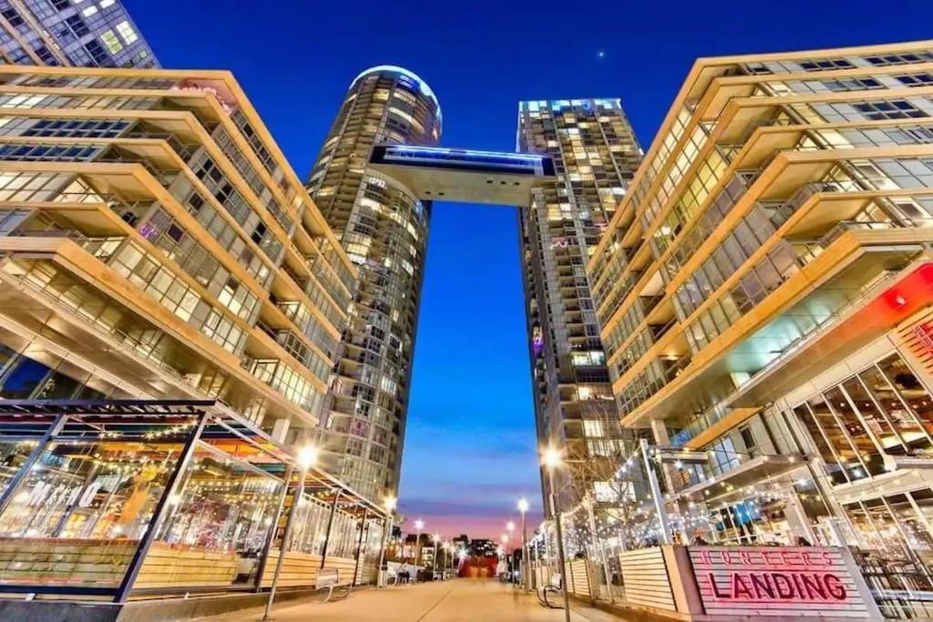 Upscale Downtown Toronto Condos By Cn Tower Extérieur photo