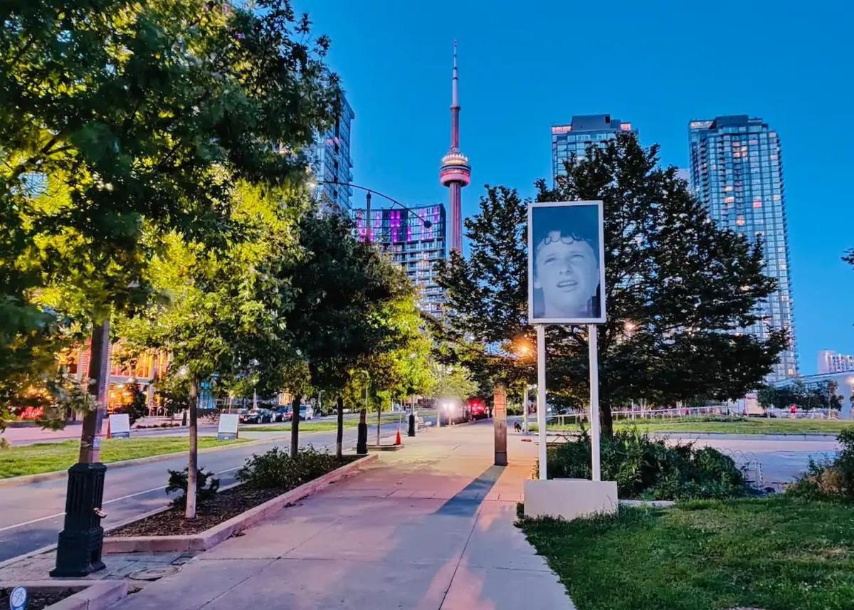 Upscale Downtown Toronto Condos By Cn Tower Extérieur photo
