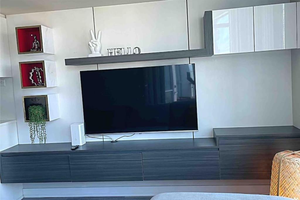 Upscale Downtown Toronto Condos By Cn Tower Extérieur photo