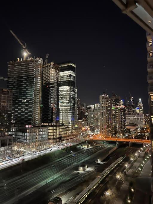 Upscale Downtown Toronto Condos By Cn Tower Extérieur photo