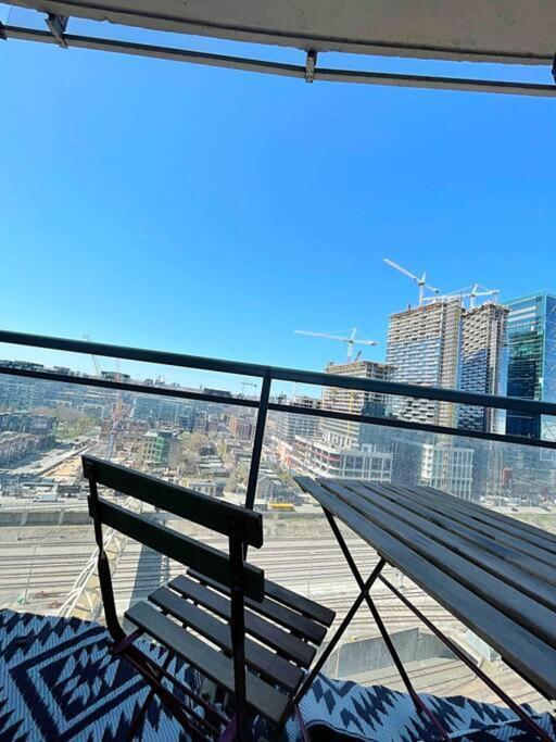 Upscale Downtown Toronto Condos By Cn Tower Extérieur photo
